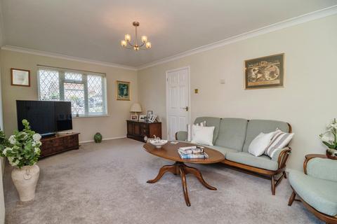 4 bedroom detached house for sale, Parkway Close, Leigh-on-sea, SS9