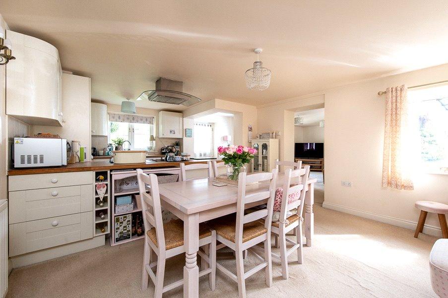 Kitchen/Dining Area