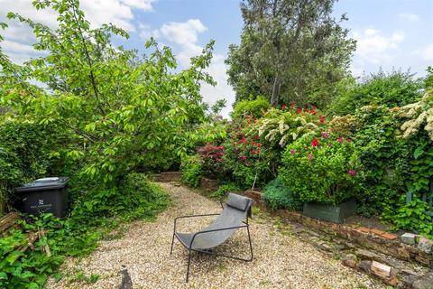 Flat 4, 17 Fawnbrake Avenue, London, SE24 0BE