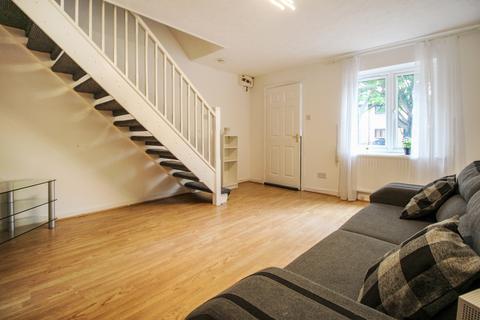 2 bedroom terraced house to rent, Hanover Avenue E16