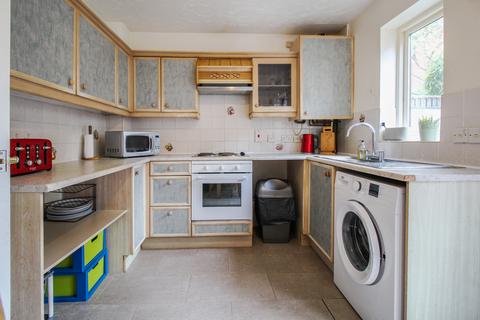 2 bedroom terraced house to rent, Hanover Avenue E16