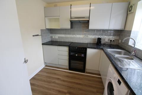 3 bedroom semi-detached house to rent, Brailsford Close, Mitcham