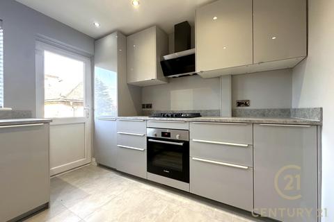 3 bedroom flat to rent, Hook Rise North, SURBITON KT6