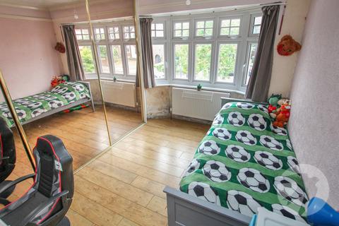 152 Dumbreck Road, London, SE9 1RF