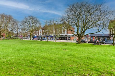 1 bedroom ground floor flat for sale, Forest View, Chingford