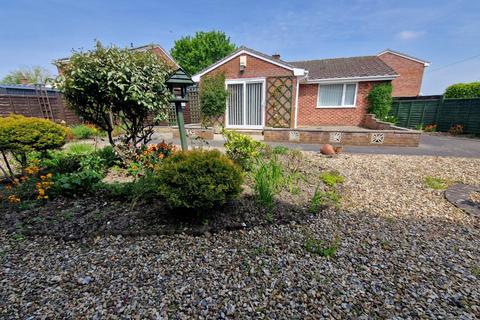 2 bedroom bungalow for sale, Stoneleigh Close, Burnham-on-Sea, TA8