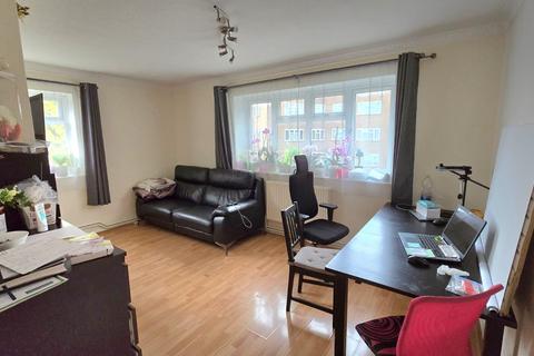 2 bedroom flat for sale, Bradfield Drive, Barking, Essex, IG11
