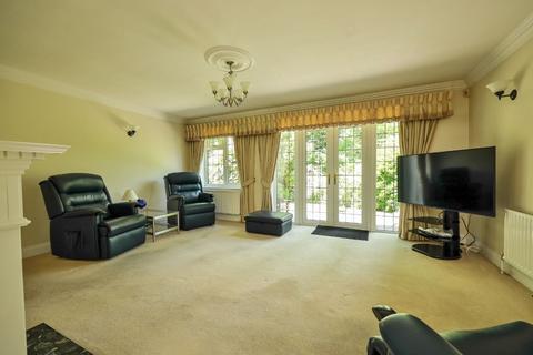 4 bedroom chalet for sale, Franklands Gardens, Burgess Hill, RH15
