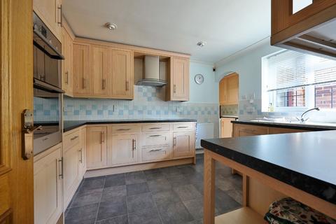 4 bedroom chalet for sale, Franklands Gardens, Burgess Hill, RH15