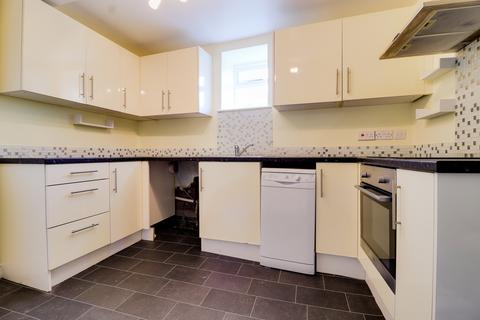 3 bedroom terraced house to rent, Longcroft, Huddersfield, West Yorkshire, HD5