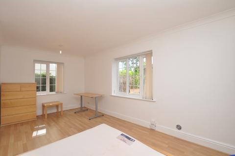 4 bedroom semi-detached house to rent, Elmside, Guildford, Surrey, GU2
