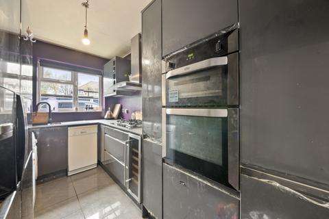 2 bedroom apartment for sale, Andover Close, Greenford, UB6
