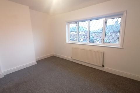 3 bedroom semi-detached house to rent, West Street, Harworth