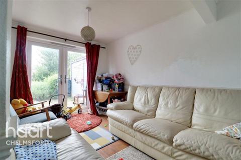 3 bedroom semi-detached house to rent, Meadgate Avenue, Chelmsford