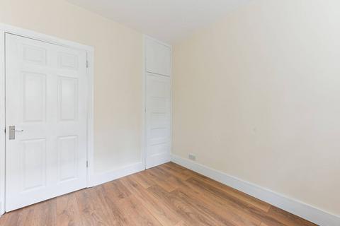 2 bedroom flat for sale, Poynders Road, Abbeville Village, London, SW4