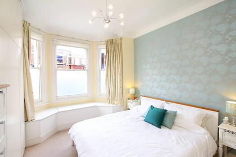 1 bedroom flat to rent, Lavender Gardens, Battersea, London, SW11