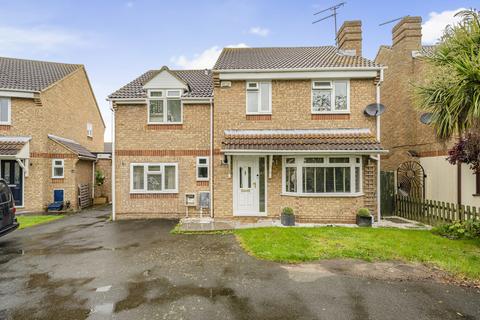 5 bedroom detached house for sale, Beauvoir Drive, Kemsley, Sittingbourne, Kent, ME10