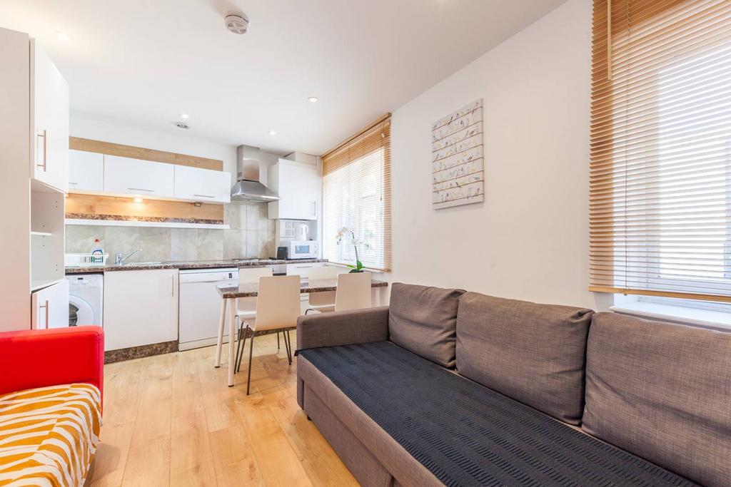 Kings Cross Road, King's Cross... 1 bed flat to rent £2,145 pcm (£495 pw)