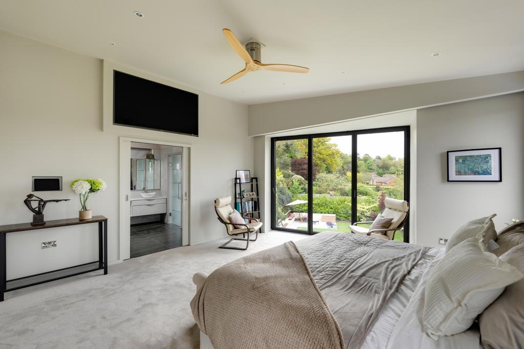 Bedroom 76b