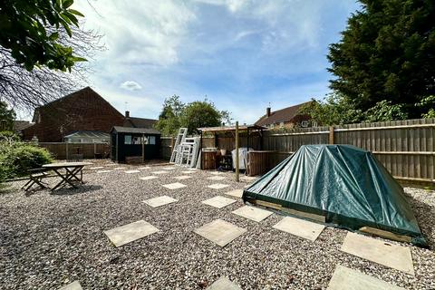 47 Charlbury Crescent, Romford, RM3 8YR