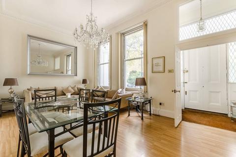 2 bedroom flat to rent, Courtfield Gardens, South Kensington, London, SW5