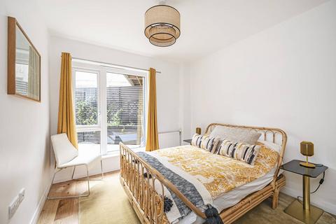 1 bedroom flat to rent, Cresset Road, Hackney, London, E9