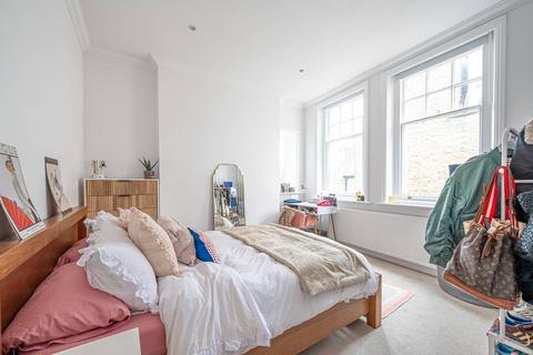 3 bedroom flat to rent, Heath Street, Hampstead, London, NW3