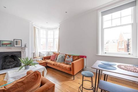 3 bedroom flat to rent, Heath Street, Hampstead, London, NW3