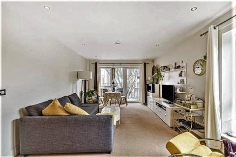 2 bedroom flat for sale, Swift Close, South Harrow, Harrow, HA2