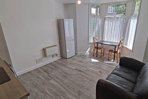 1 bedroom flat to rent, Richmond Road, Cathays, Cardiff