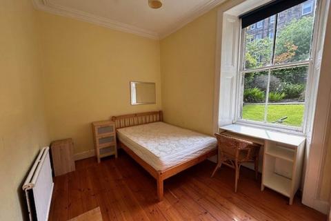 3 bedroom flat to rent, 9 Bryson Road, ,