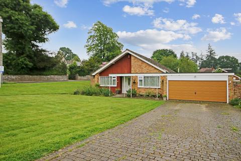3 bedroom bungalow for sale, Knowle Drive, Copthorne, RH10