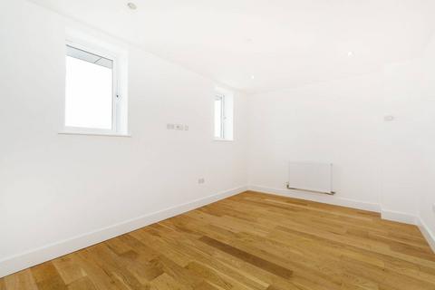 2 bedroom flat to rent, Sutton Court Road, Sutton, SM1