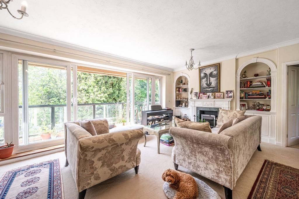 Holders Hill Road, Mill Hill East... 3 bed flat for sale £625,000