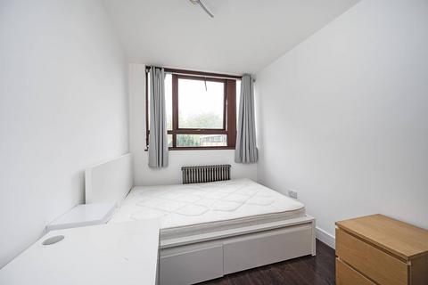 3 bedroom flat to rent, Crondall Court, Hoxton, London, N1