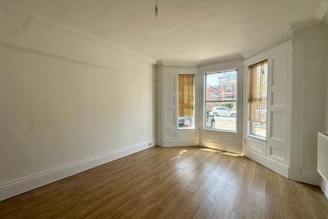 2 bedroom ground floor flat to rent, Mostyn Road, Colwyn Bay, LL29