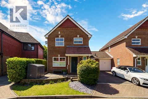 18 Kestrel Close, Epsom, KT19 7EJ