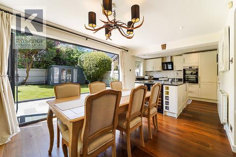 18 Kestrel Close, Epsom, KT19 7EJ