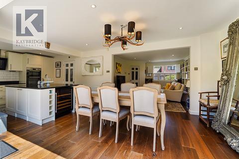 18 Kestrel Close, Epsom, KT19 7EJ