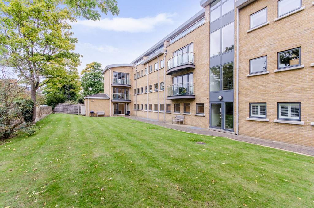 The Downs, Wimbledon, London, SW20 2 bed flat to rent £2,450 pcm (£