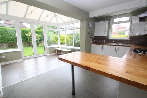 4 bedroom bungalow to rent, Toronto Place, Leeds, West Yorkshire, LS7