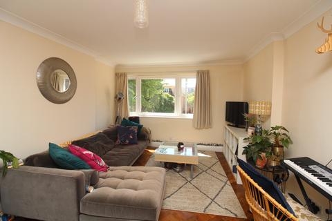 3 bedroom flat to rent, The Drive, Hove BN3