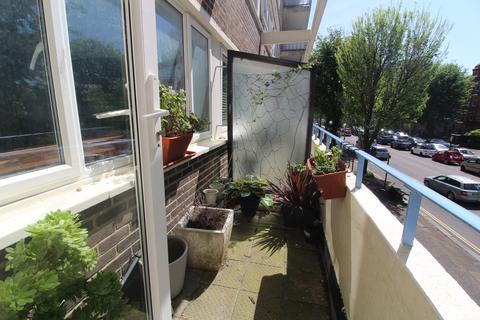 3 bedroom flat to rent, The Drive, Hove BN3