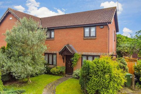 3 bedroom semi-detached house for sale, Ramsey Chase, Wickford, Essex