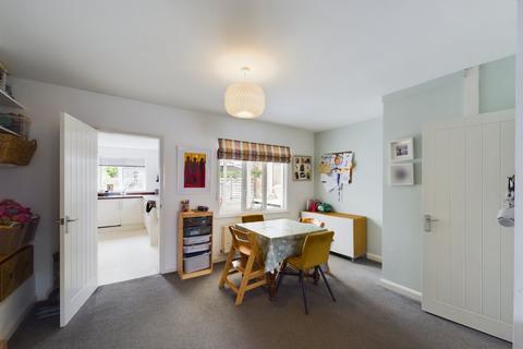 47 Henwick Avenue, Worcester, WR2 5JB