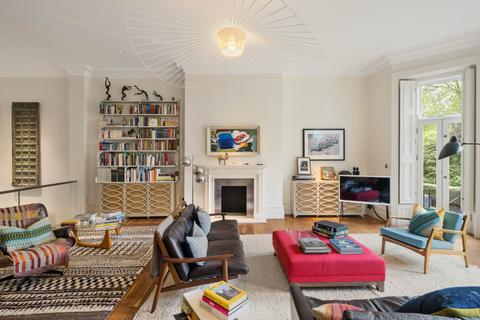 4 bedroom flat for sale, Airlie Gardens, Kensington, London