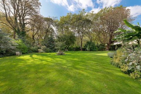 4 bedroom flat for sale, Airlie Gardens, Kensington, London