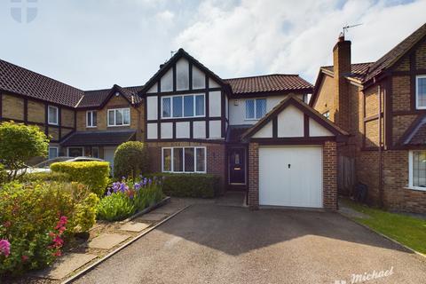 4 bedroom detached house to rent, Beacon Close, Stone