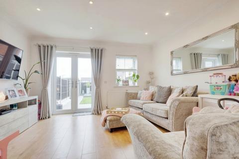 3 bedroom end of terrace house for sale, York Mews, Southend-on-sea, SS3