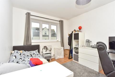 3 Clayhill Gardens, Hoo, Rochester, ME3 9FA